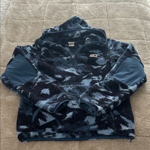 The North Face Navy and Blue Camouflage Patterned Fleece Pullover